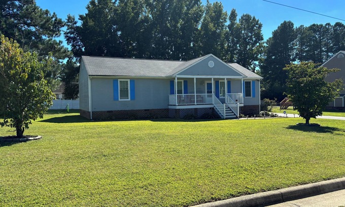 Petersburg House | Charming 4 bedroom 2 bathroom home in Prince George County.