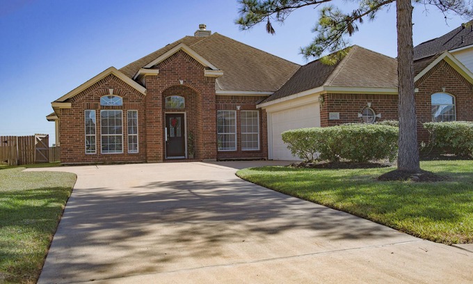 Clodine House | Charming 4-bedroom bungalow with WiFi, AC in lovely Richmond