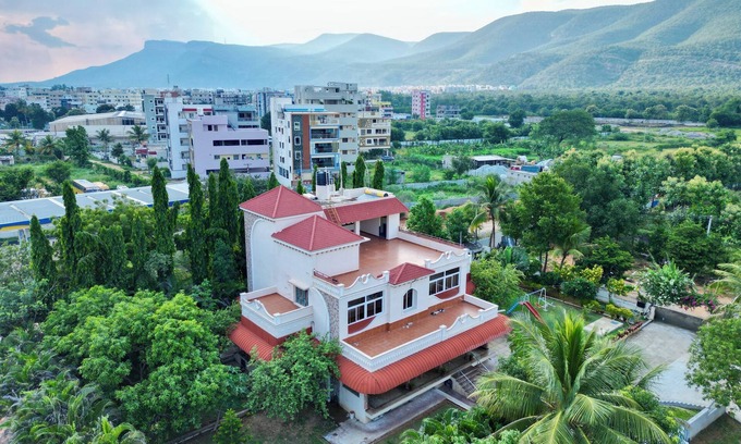 Tirupati House | Charming 4-bedroom bungalow with WiFi and AC in Tirupati