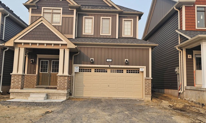 Gravenhurst Cottage | Charming 4-bedroom cottage in Gravenhurst with WiFi and AC