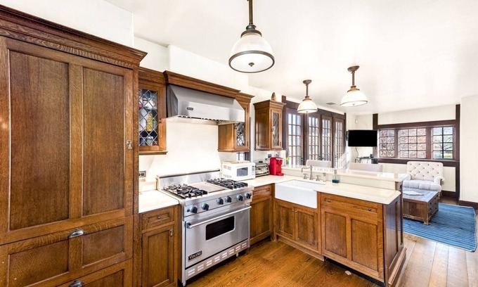 Watch Hill Cottage | Charming 4-bedroom cottage Steps From East Beach