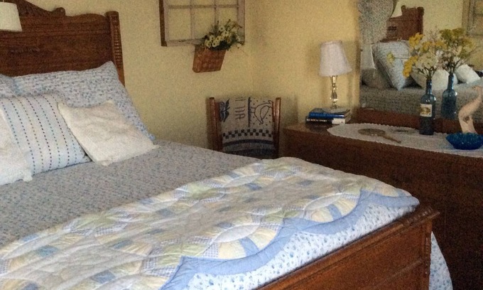 Old Town Other | Charming 4-bedroom farmhouse with AC and WiFi in music-filled Galax, VA