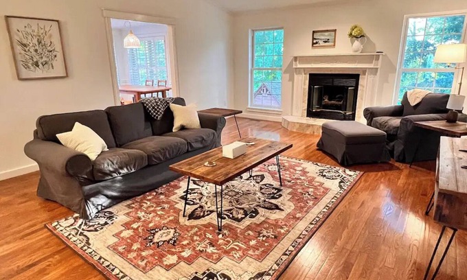Farmington House | Charming 4-bedroom house with AC and WiFi in lovely Farmington