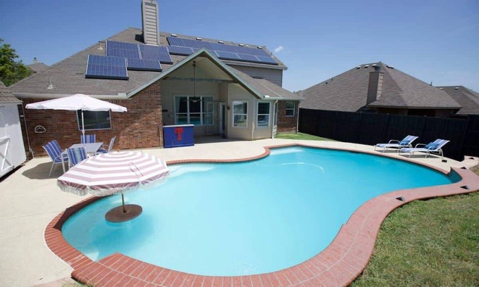 Royse City House | Charming 4-bedroom house in Royse City with salt water pool, sleep 10