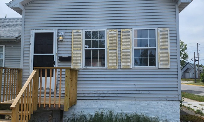 Three Oaks House | Charming 4-bedroom house with WiFi and AC in gorgeous Three Oaks