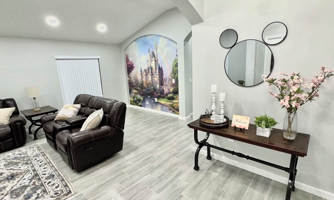 Cumbrian Lakes House | Charming 4-bedroom house with pool,WiFi, AC in Kissimmee near Disney