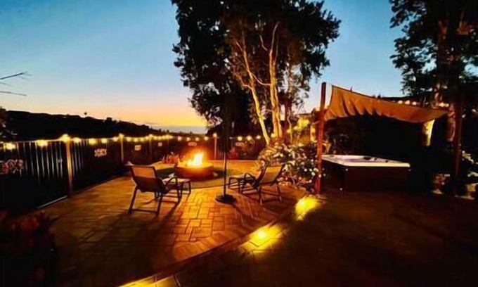 San Carlos House | Charming 4-bedroom home w/hot tub & canyon views