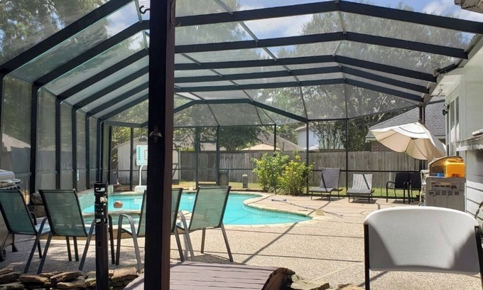 Barker House | Charming 4-bedroom home with Pool and Spa AC & WiFi safe peaceful neighborhood