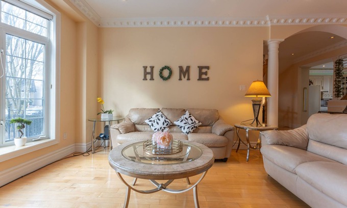 East York House | Charming 4-bedroom house in lovely Toronto with AC, WiFi