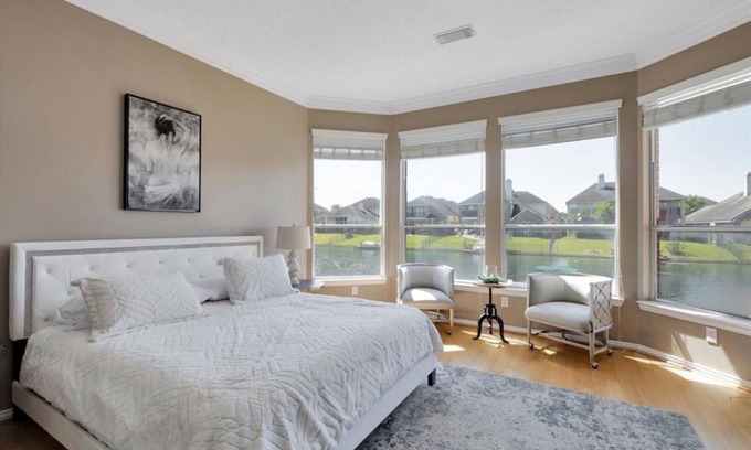 Sydney Harbour House | Charming 4-bedroom house with WiFi and AC in Cypress