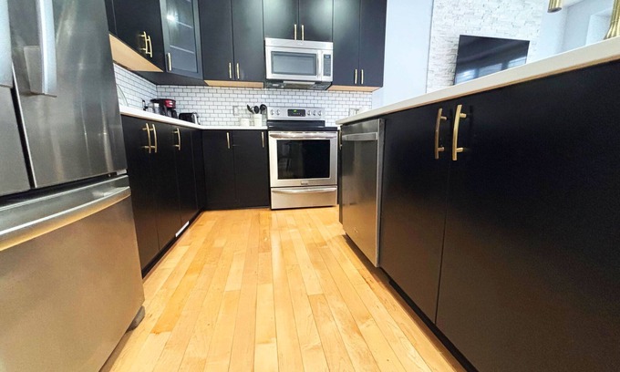 Leitrim House | Charming 4-bedroom house with WiFi and AC in welcoming Ottawa