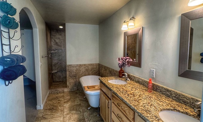 Casper House | Charming 4-bedroom house with AC, WiFi in Casper