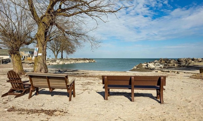 Huron House | Charming 4-Bedroom House, Amazing Lake Views, Private Beach, Near Cedar Point!