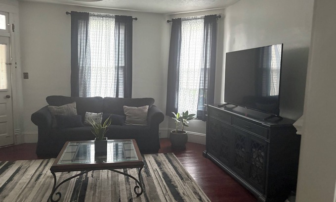 Keyser House | Charming 4-bedroom house with WiFi, AC in Keyser
