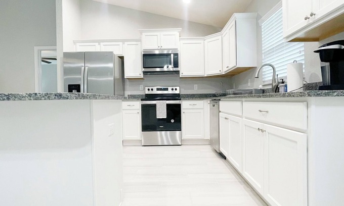 Ocala House | Charming 4-bedroom house with WiFi and AC in tranquil Ocala