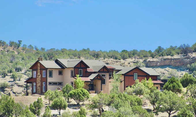 Silt House | Charming 4-bedroom house with WiFi, AC in delightful Rifle
