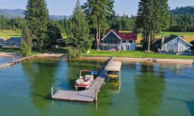 Coolin Cabin | Charming 4-bedroom lake front cabin in serene Coolin, ID