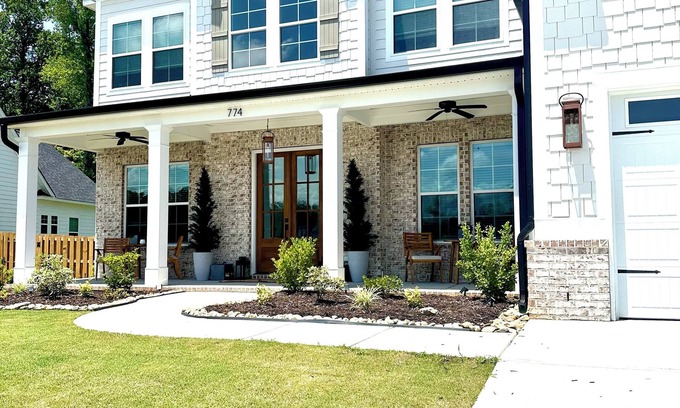 Evans House | Charming 4-bedroom Masters Rental house in River Oaks in quaint Evans