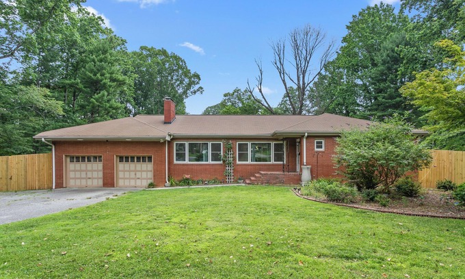 High Point House | Charming 4-Bedroom Retreat House