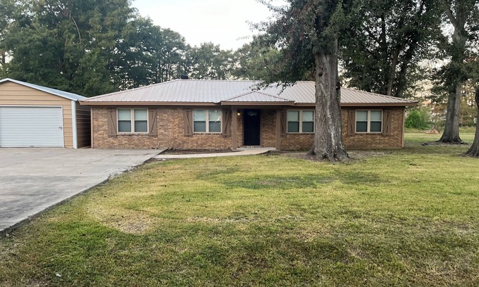 Newellton House | Charming 4-bedroom ranch lake house in lovely Newellton with all amenities!