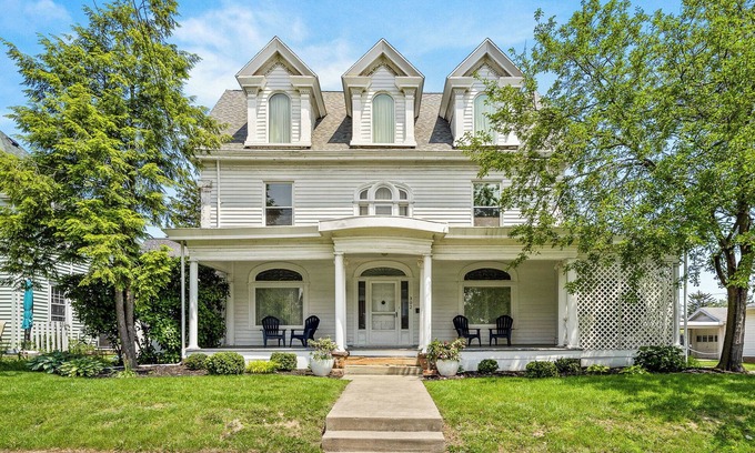 Ashland House | Charming 4-Bedroom steps from Ashland University
