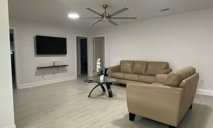 Kenner - Louis Armstrong International Airport House | Charming 4 bedroom super clean and safe in Metairie newly remodeled WiFi & AC