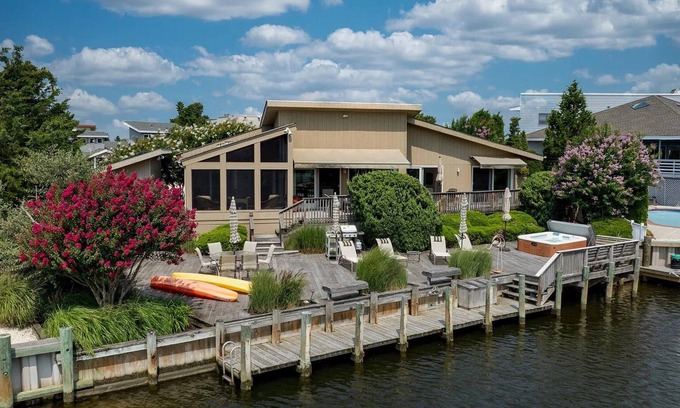 Loveladies House | Charming 4-bedroom waterfront house Quiet Beach Haven Loveladies