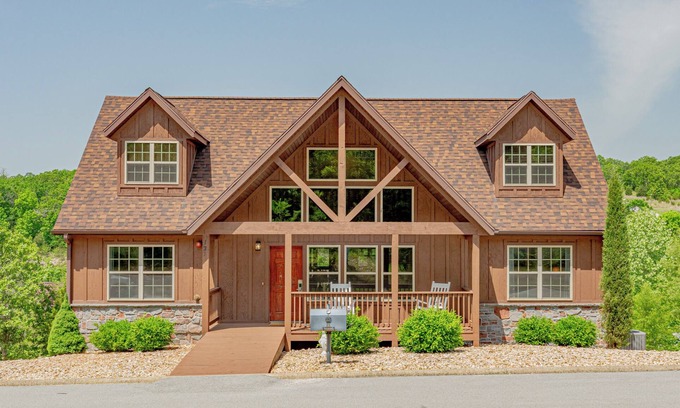 Reeds Spring Cabin | Charming 4-bedroom lodge with lots of amenities in Branson