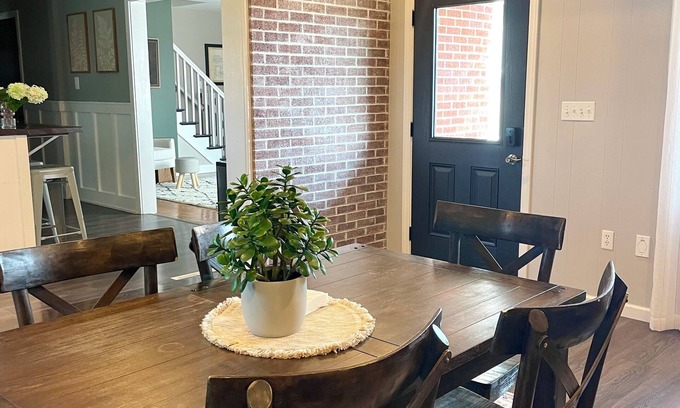Saint Thomas Cottage | Charming 4-bedroom cottage with peaceful country view in Chambersburg.