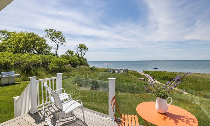 Hamptons House | Charming 4-bedroom house in East Hampton with WiFi, AC, fitness room