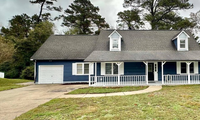 Piney Green House | Charming 4-bedroom 2200SQFT house with great backyard