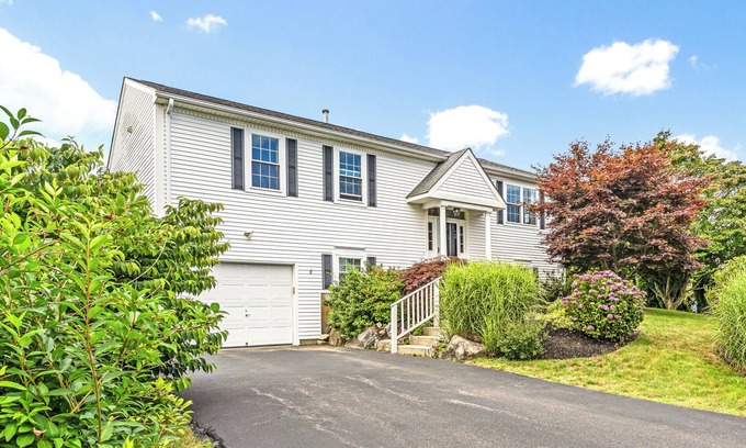 Narragansett House | Charming 4-bedroom house with WiFi and AC in wonderful Narragansett