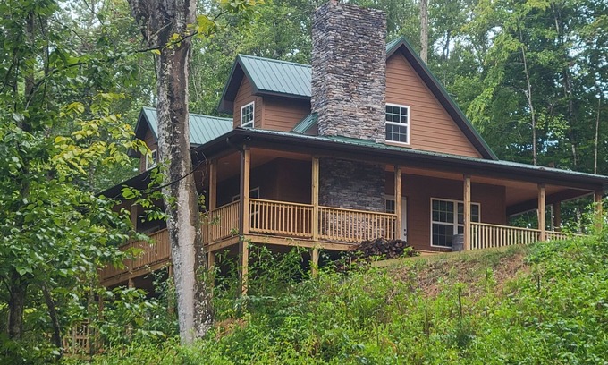 Rogersville Cabin | Charming 4-bedroom Cabin in Rogersville with Fireplace