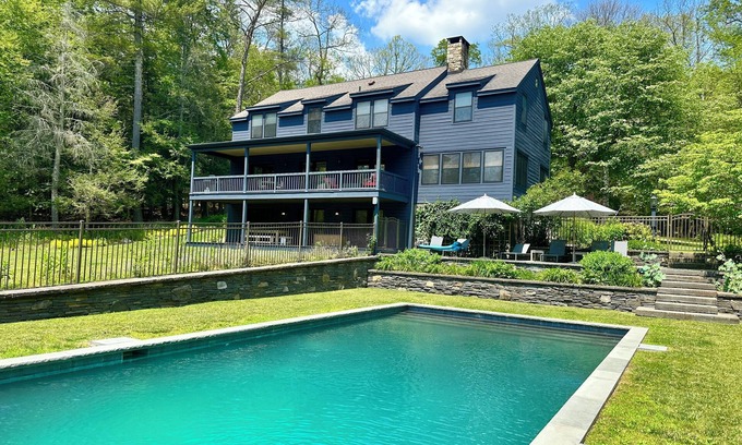 Stone Ridge House | Charming 4-bedroom Luxe farmhouse with pool and sauna