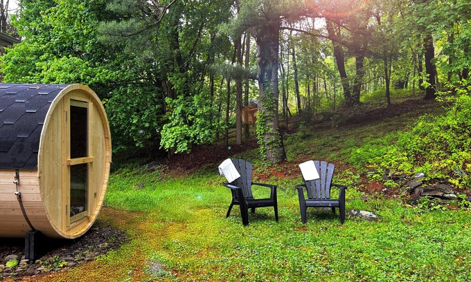 Highland Villa | Charming 4-bedroom villa with Art, Sauna, Cold Plunge and Yoga in New Paltz