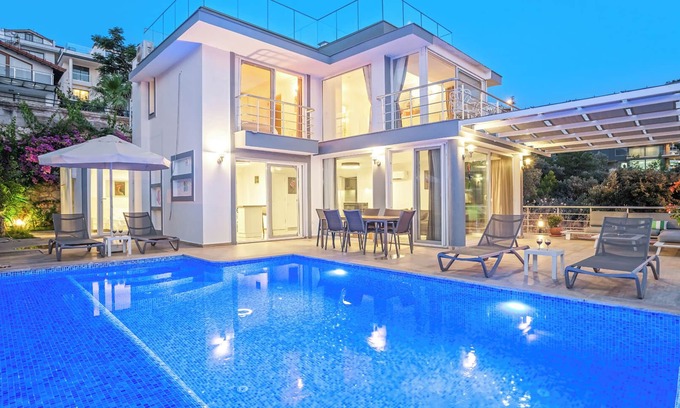 Antalya City Centre Villa | Charming 4-bedroom villa with AC, WiFi in phenomenal Antalya