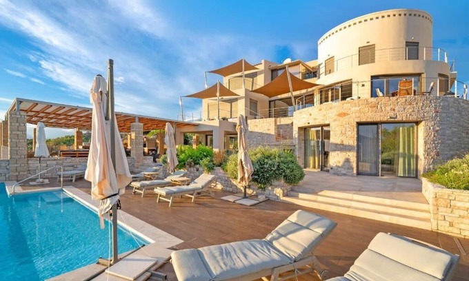Poros Villa | Charming 4-bedroom villa with infinity pool, with best view of fabulous Poros