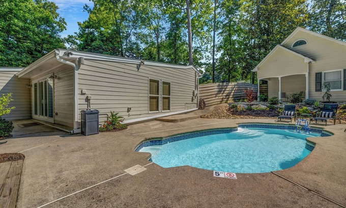 Buford House | Charming 4-bedroom waterfront house with pool in Buford Georgia
