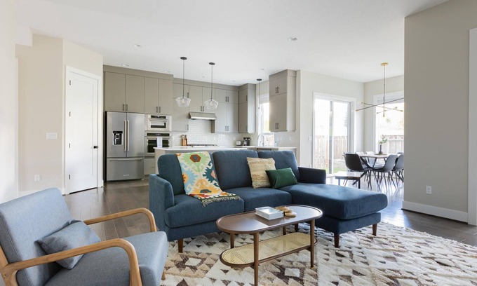 Bethany House | Charming 4 BR House in Portland + Office
