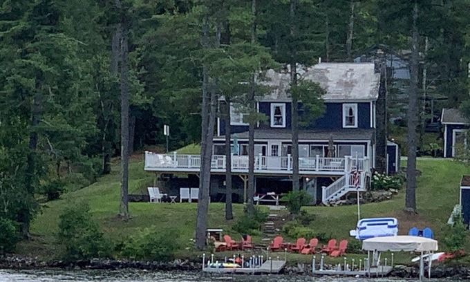 Wells House | Charming 4 Season Lake Front Home (Fall & Winter Discounts Available)