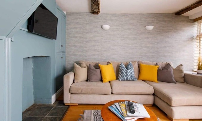 Chichester House | Charming 4bd Townhouse right in the city centre!