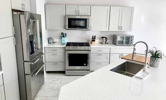 Humble House | Charming 4bed/3bath 2-Story Home near IAH