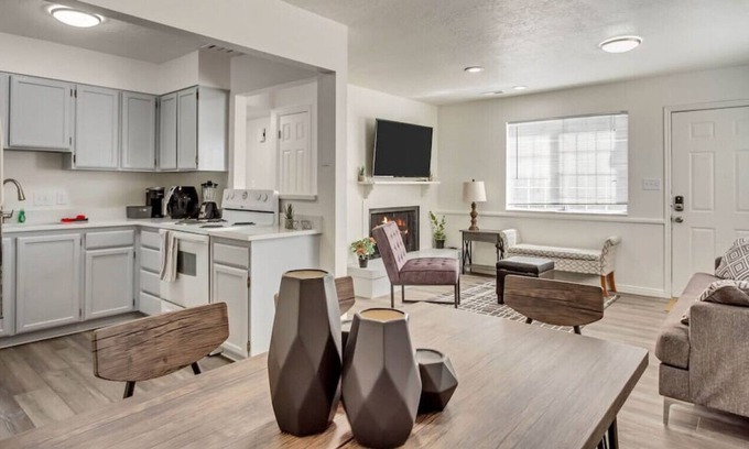 North Park House | Charming 4BR Townhouse in Central Provo