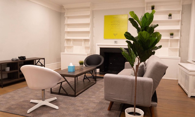 Kenwood Apartment | Charming 4BR unit in Historic Hyde Park near Beach