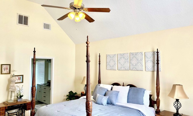 Atascocita Bed & Breakfast | Charming 5-bedroom B&B with WiFi and AC in Humble