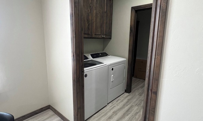 Washita County Condo | Charming 5-bedroom Lake side in Colony OK Unit #1