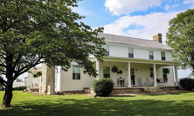 Fountain Run Other | Charming 5-bedroom farmhouse with WiFi, AC in serene Fountain Run