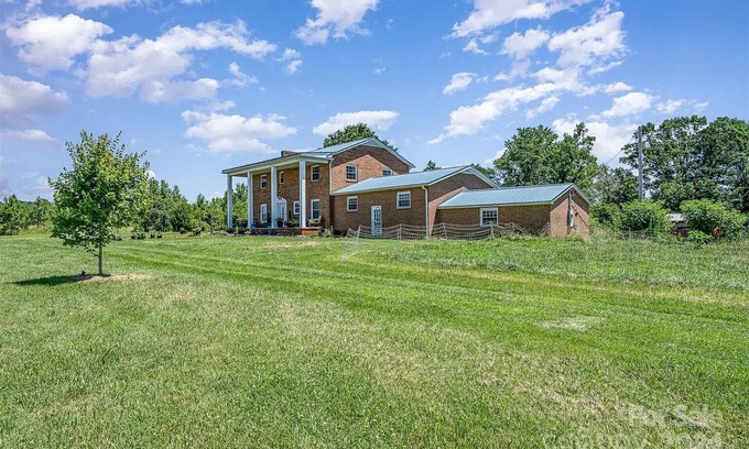 Statesville Other | Charming 5-bedroom farmhouse with AC, fitness room in lovely Statesville