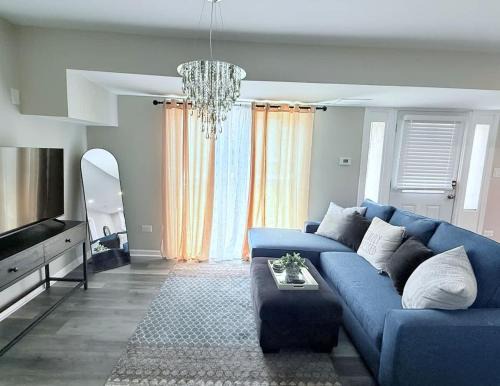 Franklin Park House | Charming 5BD 2BA with spacious yard near O'hare