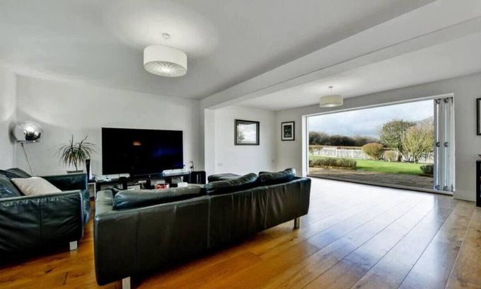 Amersham House | Charming 5BR Farmhouse Retreat in Amersham